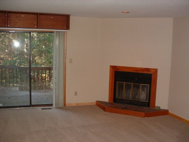 Building Photo - 104 Cedarwood Ln