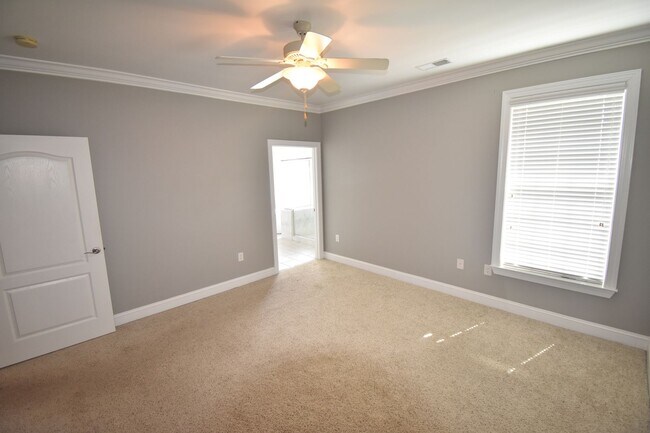 Building Photo - 3 Bedroom and 1.5 Bath Condo- Bradford Place at Buckhead