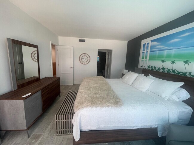 Building Photo - 3800 Galt Ocean Dr