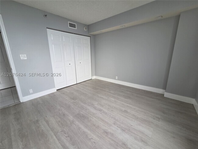 Building Photo - 3530 Mystic Pointe Dr