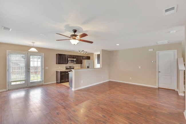 Building Photo - Lakes of Summerville