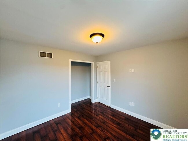 Building Photo - 2274 Briarwood Dr