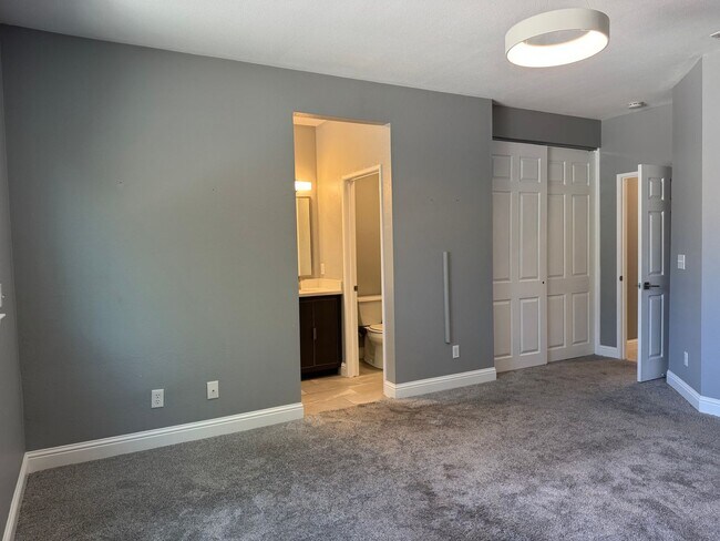 Building Photo - Clean Updated 3 Bedroom 2 Bathroom 1527 Sq...