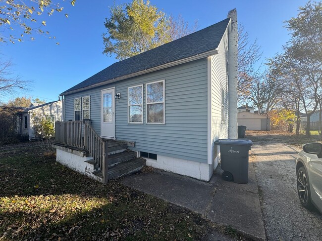 Primary Photo - 3-Bedroom Home with Oversized 2-Car Garage...