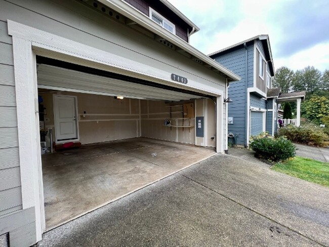 Building Photo - Move-In Special! Tumwater 3 BD + Office Space