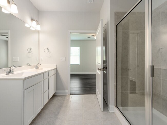 Building Photo - Home in Waxhaw