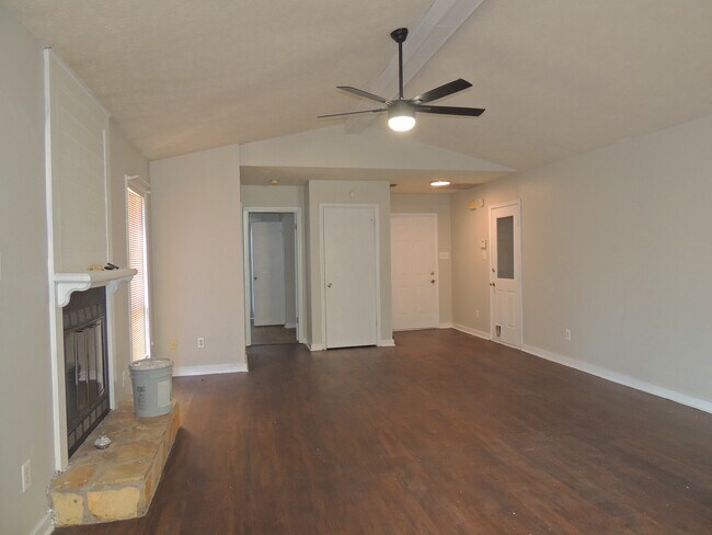 Building Photo - 6961 Candlewood Dr