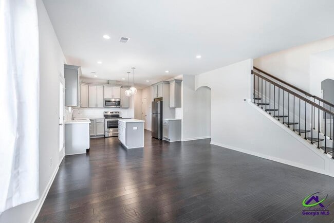 Building Photo - 233 Shoshone Cir