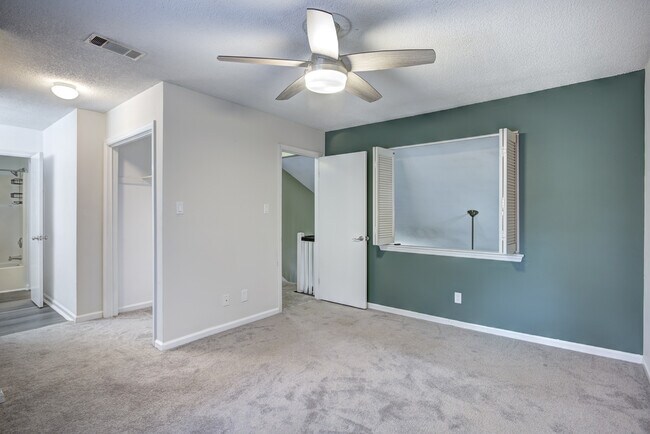 Building Photo - 121 Holland Park Cir