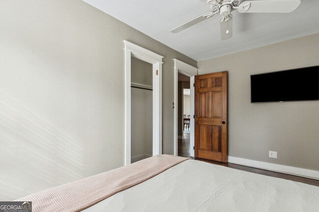 Building Photo - 208 Bishop Cir