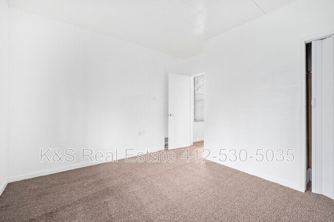 Building Photo - 2410 Collins St