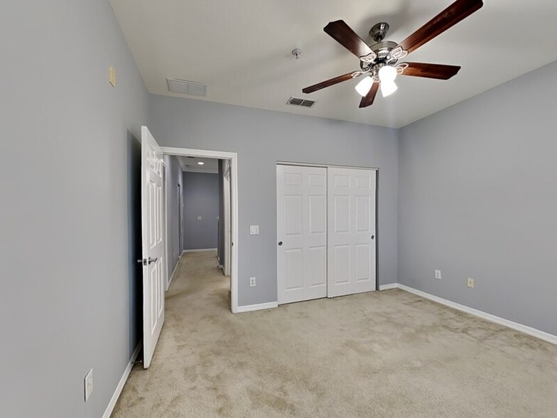 Building Photo - 2550 Grand Central Pkwy