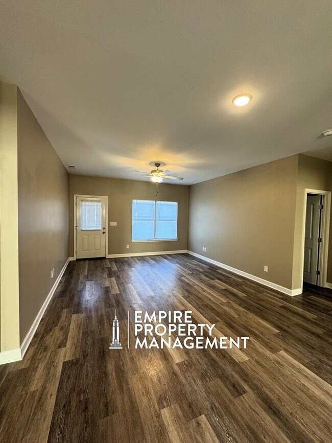 Building Photo - 216 Fern Bank Dr