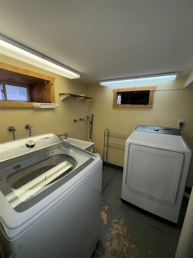 Building Photo - 438 4th St