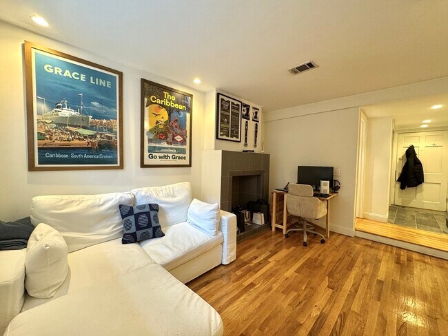 Building Photo - 124 Beacon St