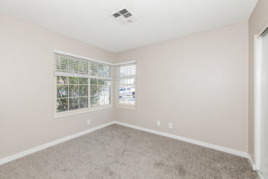 Building Photo - 601 Freeburg Pl