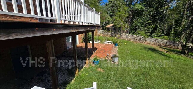 Building Photo - 7297 Moss Ln