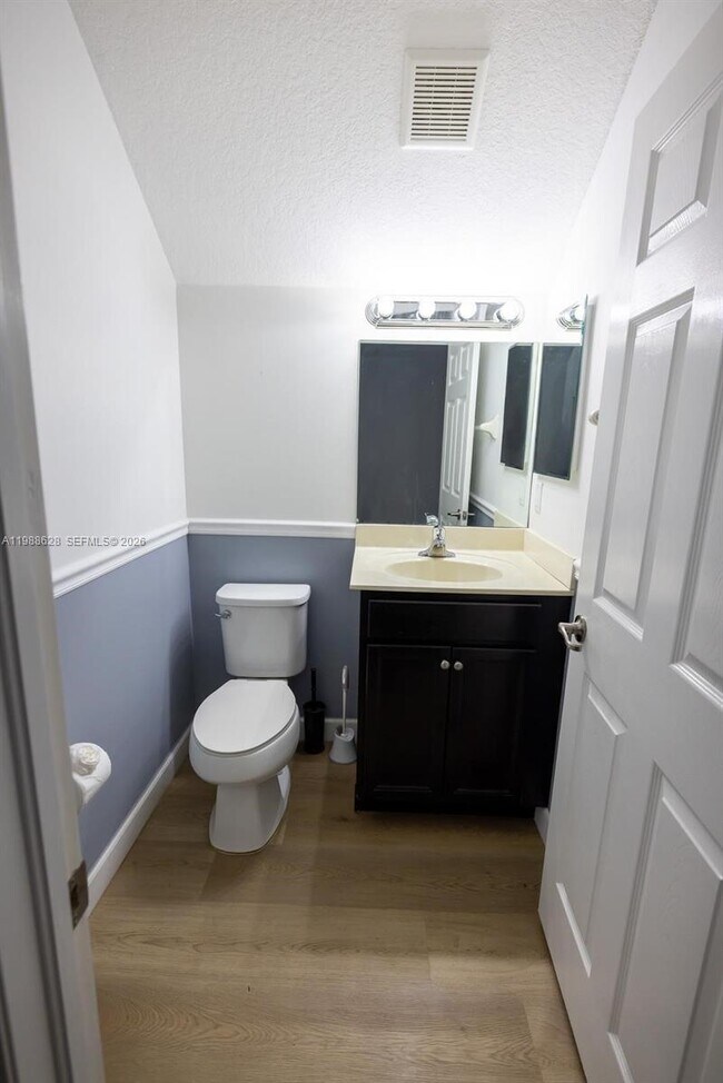 Building Photo - 3213 SE 6th St