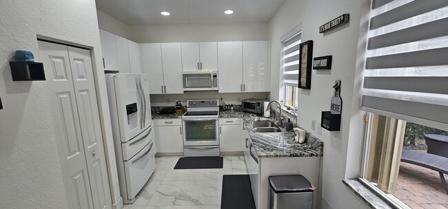 Building Photo - 10435 Yarrow Dr