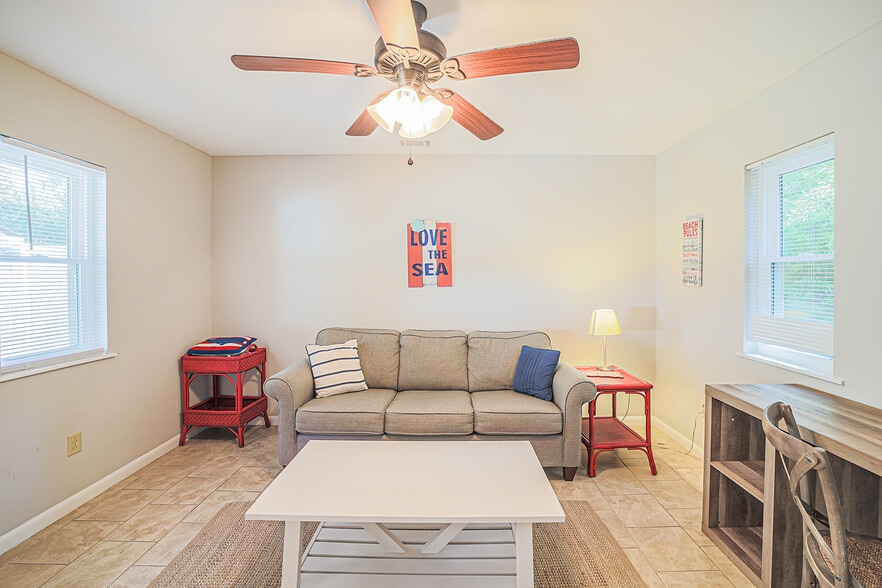 Fourth bedroom/lounge - 16 Pelican St