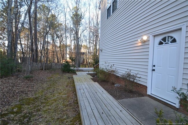 Building Photo - 900 Creek Haven Dr