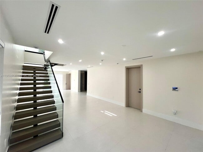 Building Photo - 7850 SW 67th Ave