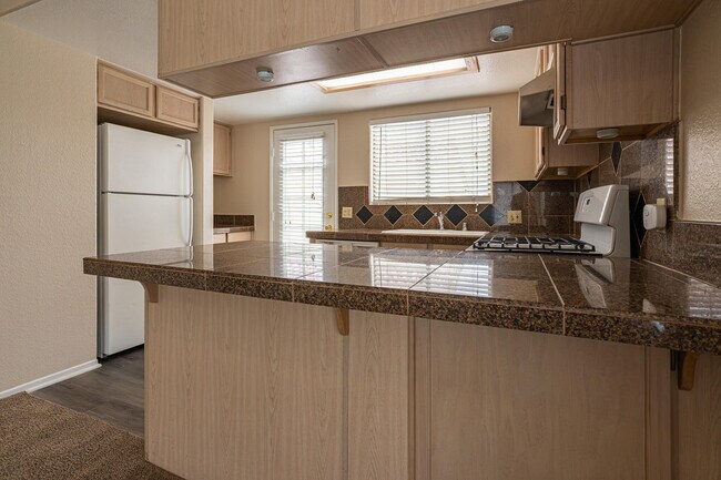 Building Photo - 450 Tava Ln