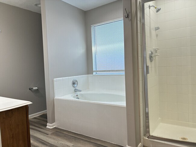 Building Photo - 2427 Halstead Dr