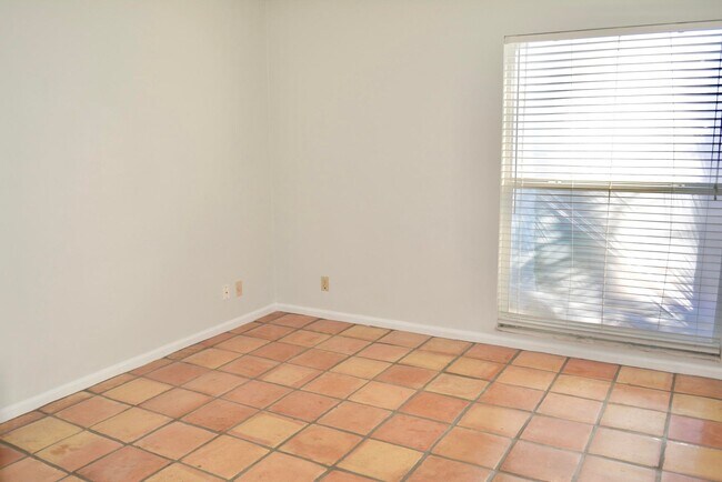 Building Photo - 11933 Waterwood Dr