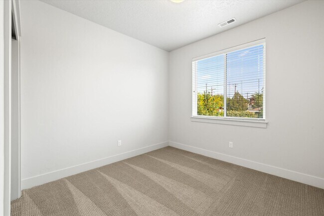 Building Photo - 174 S Kestrel Pl