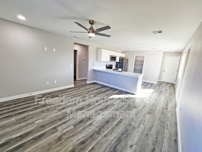 Building Photo - 561 Valiant Ave