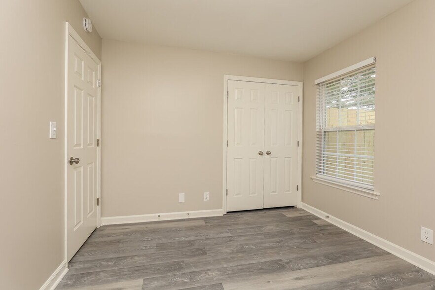 Building Photo - 107 Northlake Dr