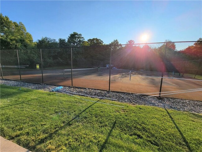 Building Photo - 1402 Villa Dr