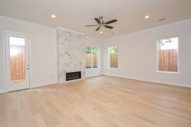 Building Photo - 1847 Sul Ross St