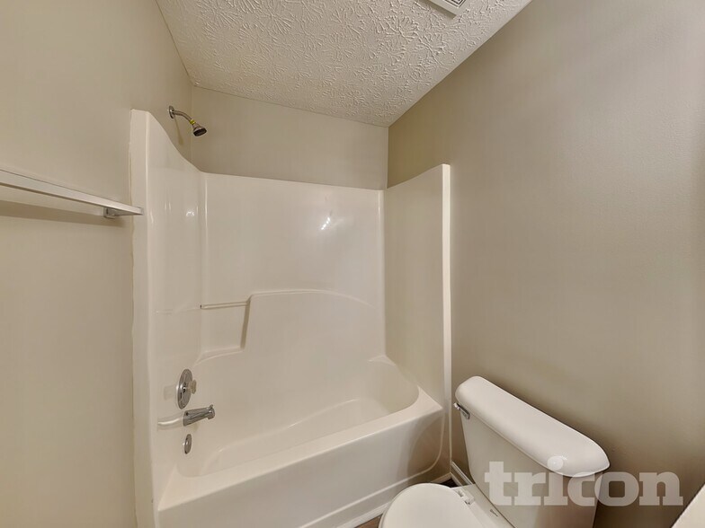 Building Photo - 220 Osmanthus Way