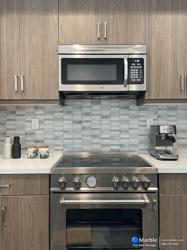 Building Photo - Modern 2-Bedroom, 2.5-Bath Townhome in Oakland