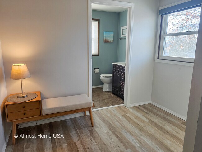Hallway into Bathroom - 1028 Coppens Rd