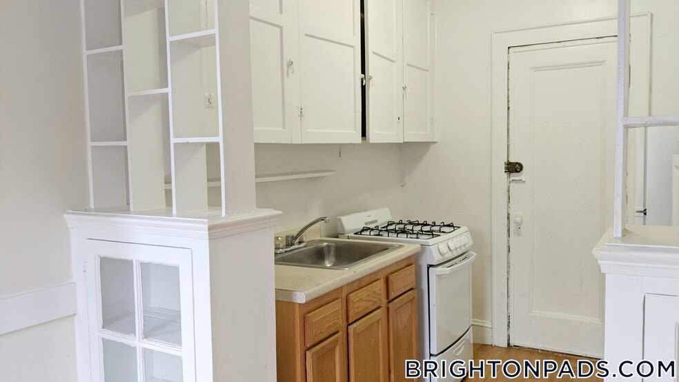 Building Photo - 2045 Commonwealth Ave