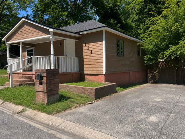 Building Photo - 1145 Davis Cir