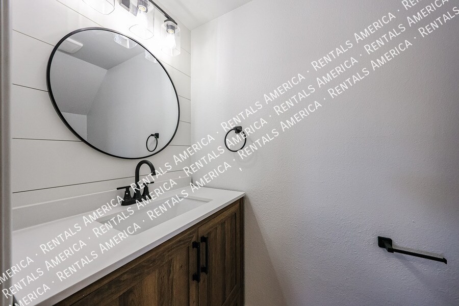 Building Photo - 8821 S 48th St