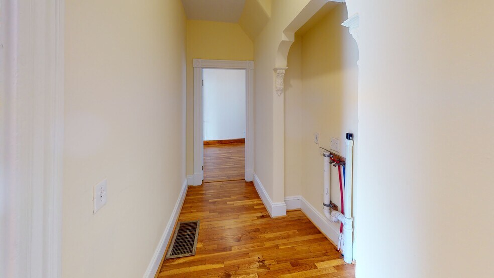 Building Photo - 237 Belmont St