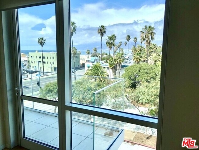 Building Photo - 1705 Ocean Ave
