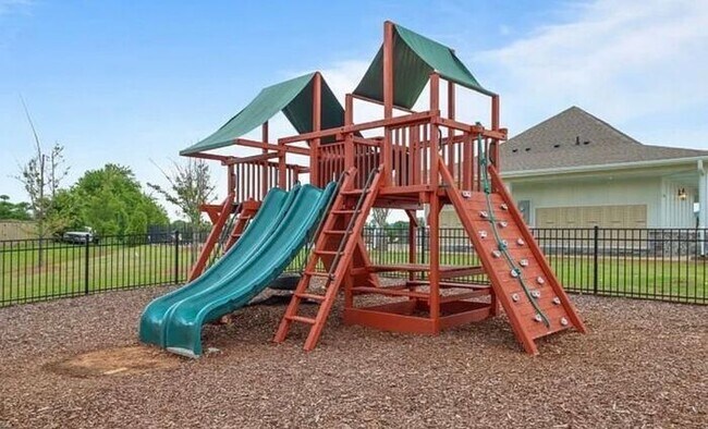 Building Photo - MOVE IN SPECIAL-Beautiful home available for rent