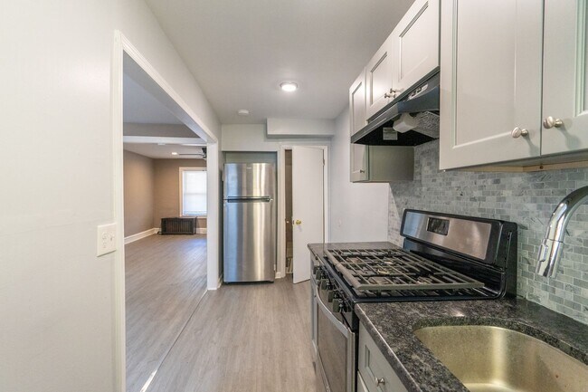 Building Photo - Elmwood Park area newly renovated 3 bedroom