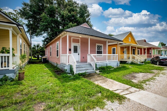 Building Photo - 1945 Redell St