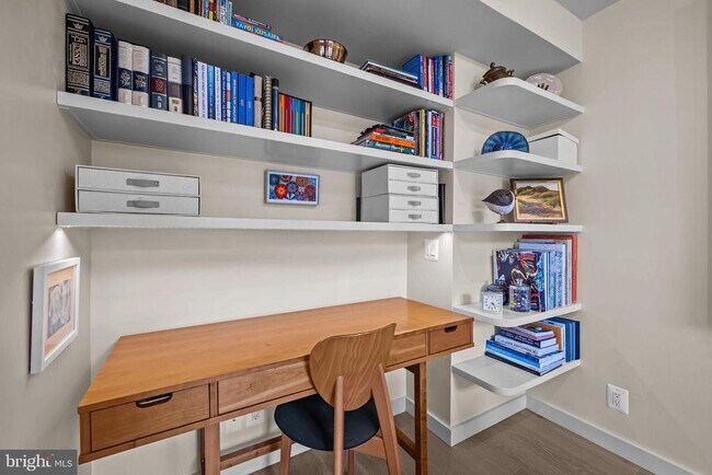 Building Photo - 1401 17th St NW