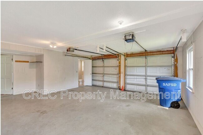 Building Photo - 2327 W Palmer Dr