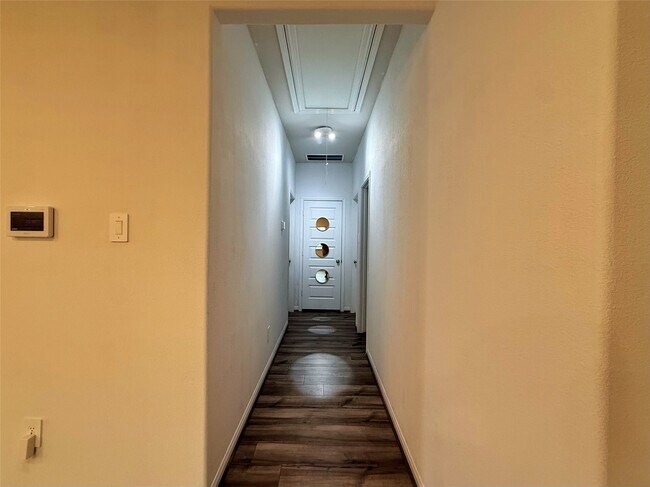 Building Photo - 3914 Dry Creek Dr