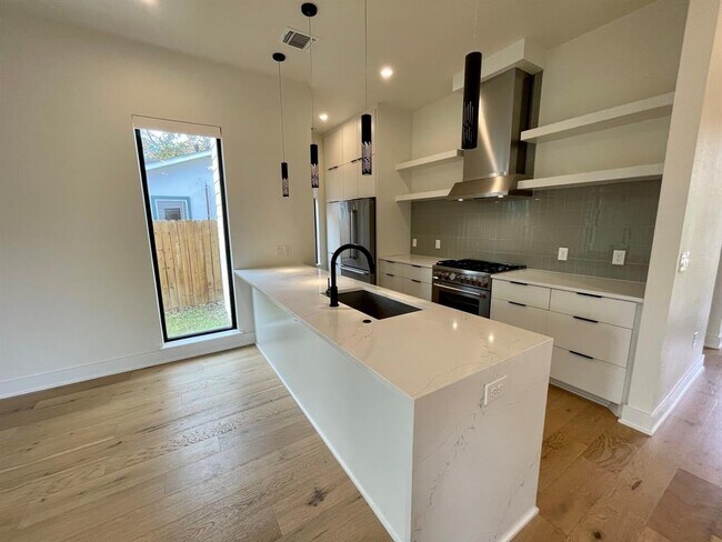 Building Photo - 1309 Palo Duro Rd