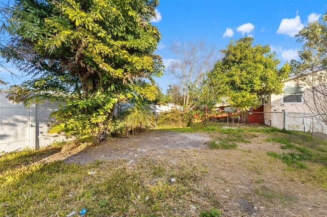 Building Photo - 2008 Oakwood Ave